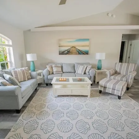 Villa Coastal Charm, Heated Pool & Lanai